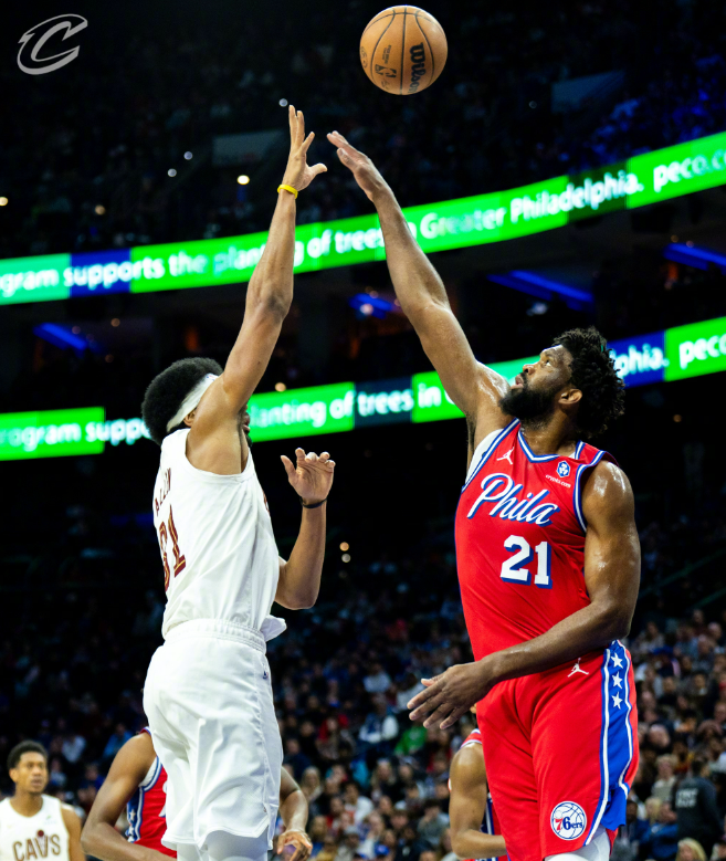 AG体育官方网站-恩比德空砍33分米切尔13+9+12，奇兵暴走探花绝杀，骑士逆转76人